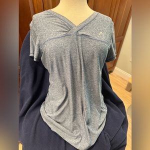 Head v neck athletic golf top athletic fit size L